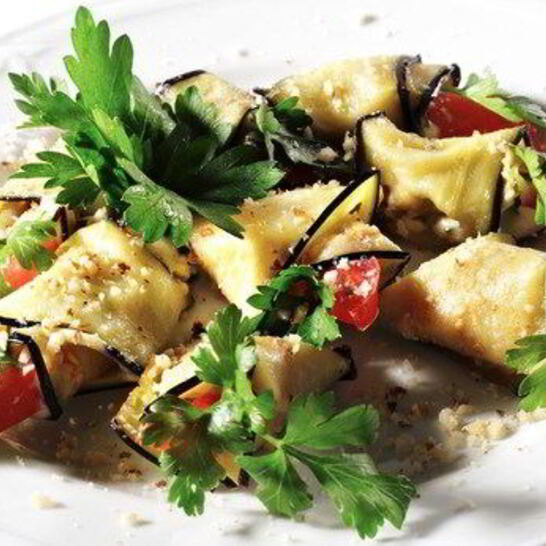 Рецепт рулеты из баклажанов с вялеными томатами, прошутто и моцареллой