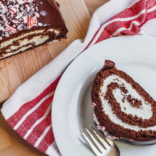 Рецепт шоколадный рулет со взбитыми сливками