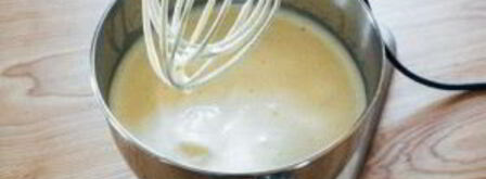 шоколадный рулет со взбитыми сливками. Шаг 3