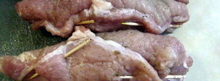 свиные рулетики с грибами под брусничным соусом. Шаг 4