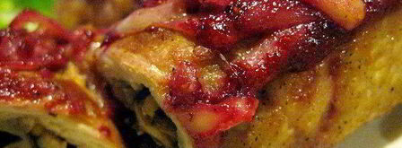 свиные рулетики с грибами под брусничным соусом. Шаг 9