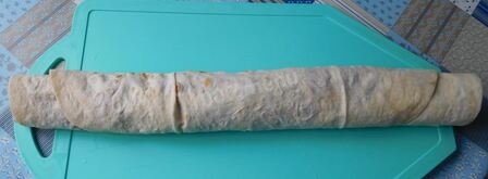 закуска рулет из лаваша с икрой сельди. Шаг 3