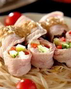 Закусочные рулетики из ветчины с овощами