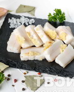 Сало с чесноком