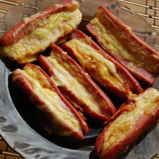 Рецепт сосиски, запеченные с сыром
