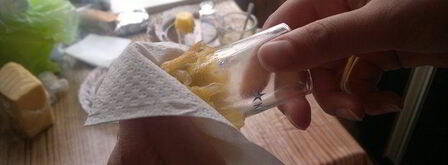 сырные корзиночки с салатом из мяса криля. Шаг 4