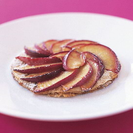 Рецепт миндальные тарталетки с нектаринами в карамели