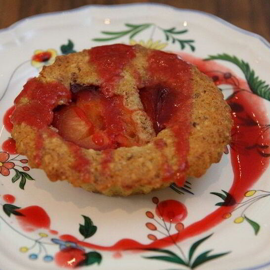 Рецепт миндальные тарталетки со сливовым соусом