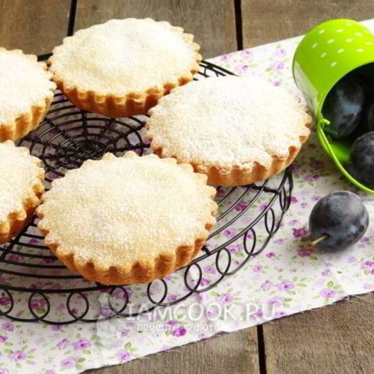 Рецепт песочные тарталетки с пудингом и сливой