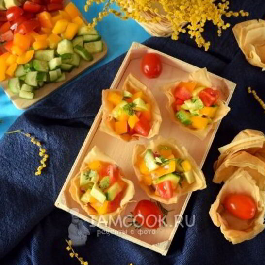 Рецепт тарталетки из теста фило с салатом