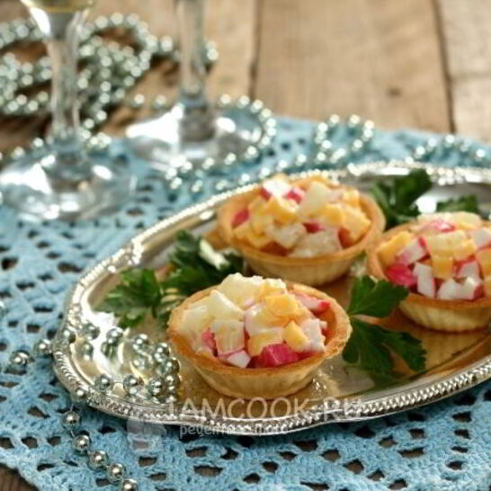 Рецепт тарталетки с ананасами и крабовыми палочками