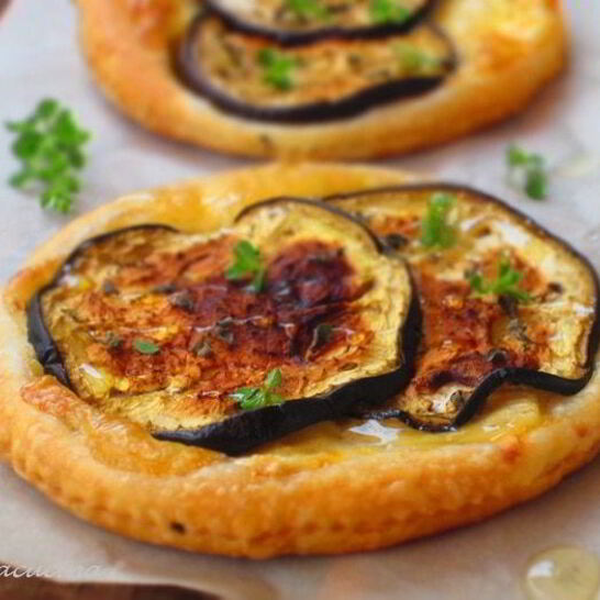 Рецепт тарталетки с баклажанами и сыром бри