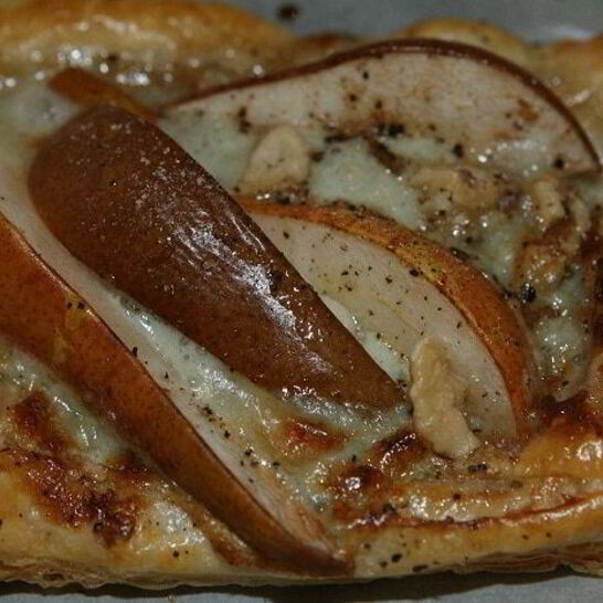 Рецепт тарталетки с грушами, грецкими орехами и голубым сыром