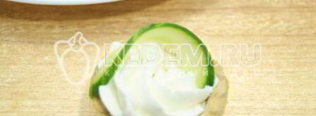 тарталетки с красной икрой праздничные. Шаг 3