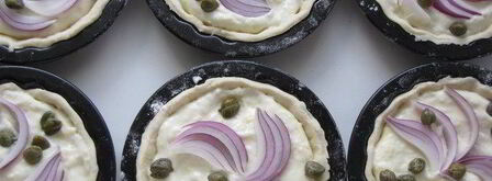 тарталетки с красным луком и сырным соусом. Шаг 9