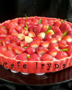 Клубничный тарт с фундуком