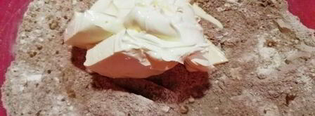 шоколадный теплый тарт с вишнями и сливами. Шаг 2