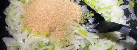 тарт с карамелизованным луком и рикоттой. Шаг 3