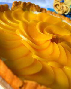 Тарт с маскарпоне и персиками