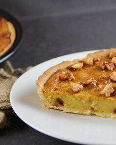 Тарт с пряной тыквой, медом и карамелизированным миндалем