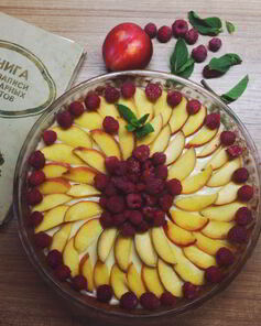 Тарт с заварным кремом и фруктами