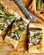 Тарт со спаржей, грибами и сыром