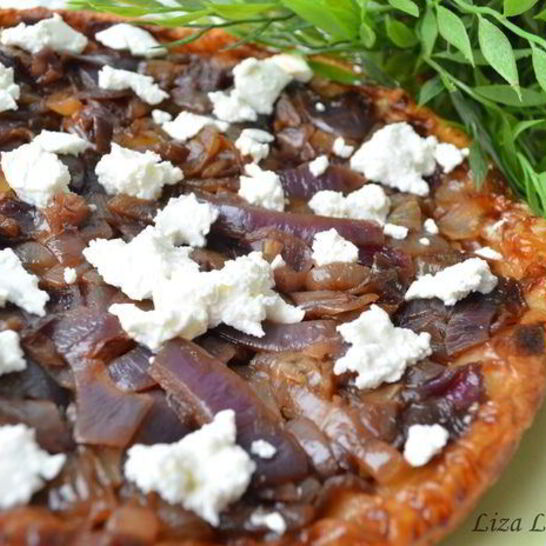 Рецепт тарт-татен с луковым ассорти