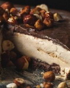 Тарт в шоколадной глазури с мороженым