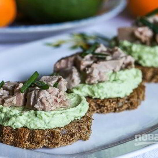 Рецепт тартинки с авокадо и печенью трески