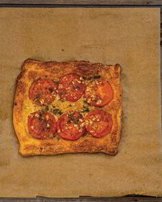 Томатный тарт с фетой и тархуном