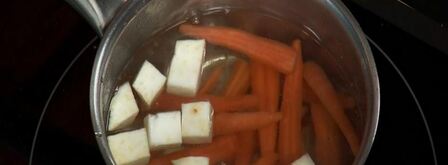 цыпленок, маринованный в сальсе с овощами. Шаг 3