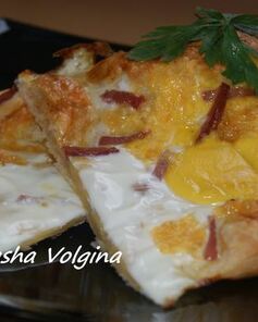 Яичница на слоеном тесте