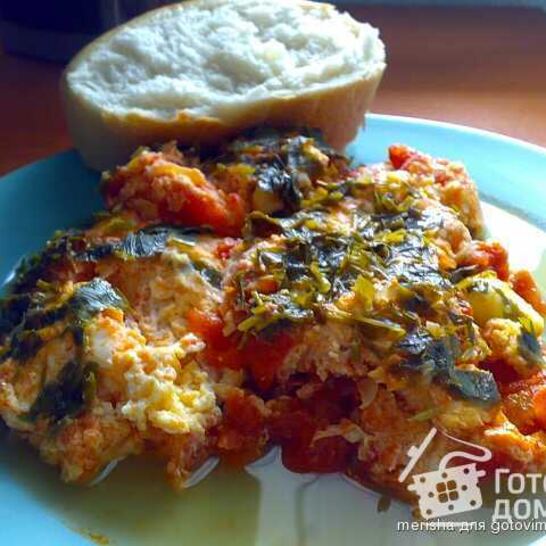 Рецепт яичница с помидорами и сыром