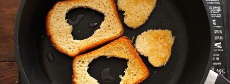 яичница в хлебе. Шаг 6