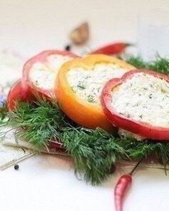 Закуска из болгарского перца с сыром и яйцом