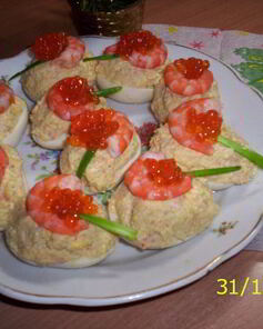 Закуска из яиц с креветками