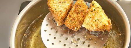 жареный сыр сулугуни с томатами. Шаг 10