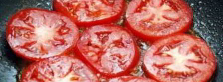 жареные яйца с помидорами. Шаг 2